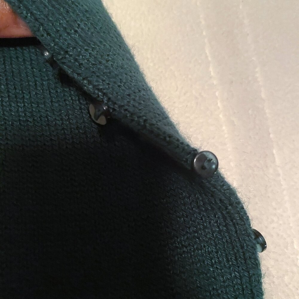 Vintage Lightweight Knit Long Fingerless Stretchy Wrist, Arm Warmer Green Gloves - Picture 5 of 9